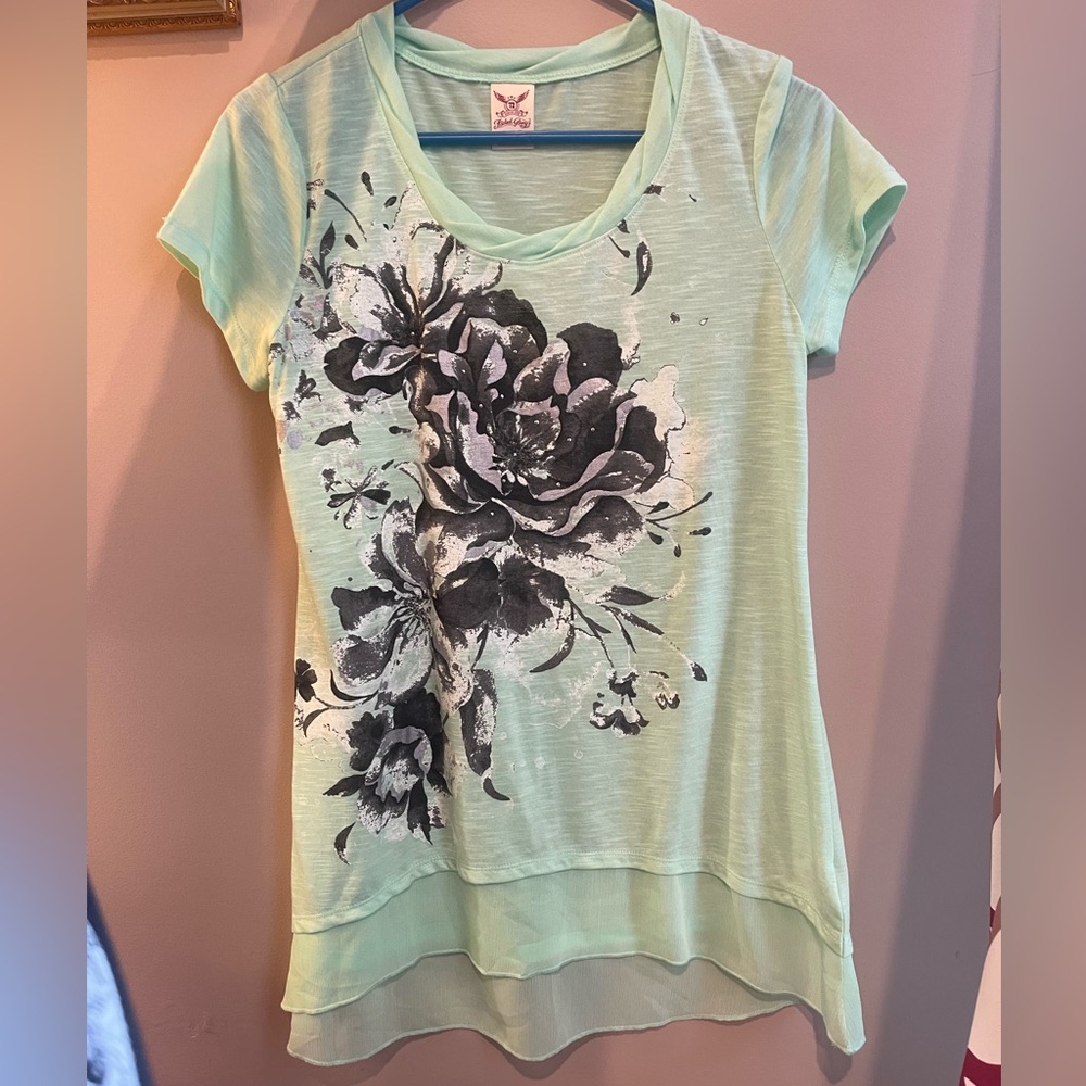 Faded Glory Green Black Graphic Short Sleeve top Y2K 2000s